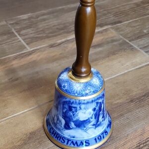 1978 Kaiser Collector's Christmas Bell Nativity Manger Scene